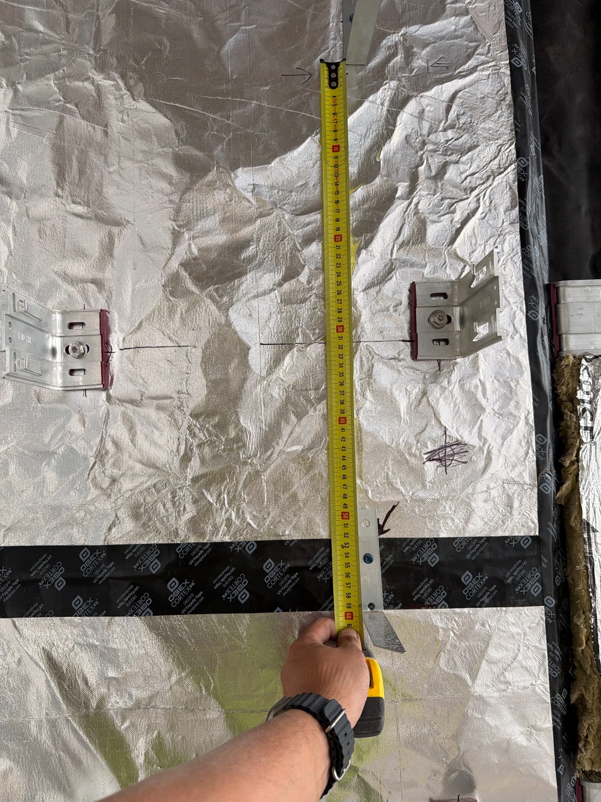 A measurement being recorded at a façade bracket