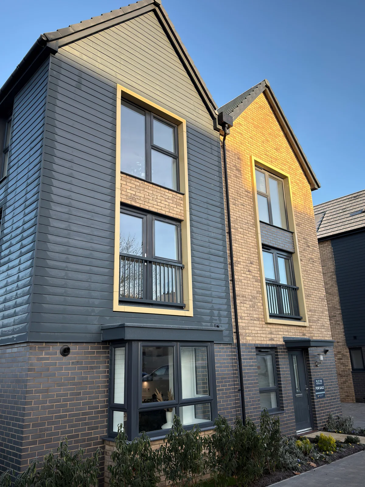 Window surrounds and façade interfaces in Swindon