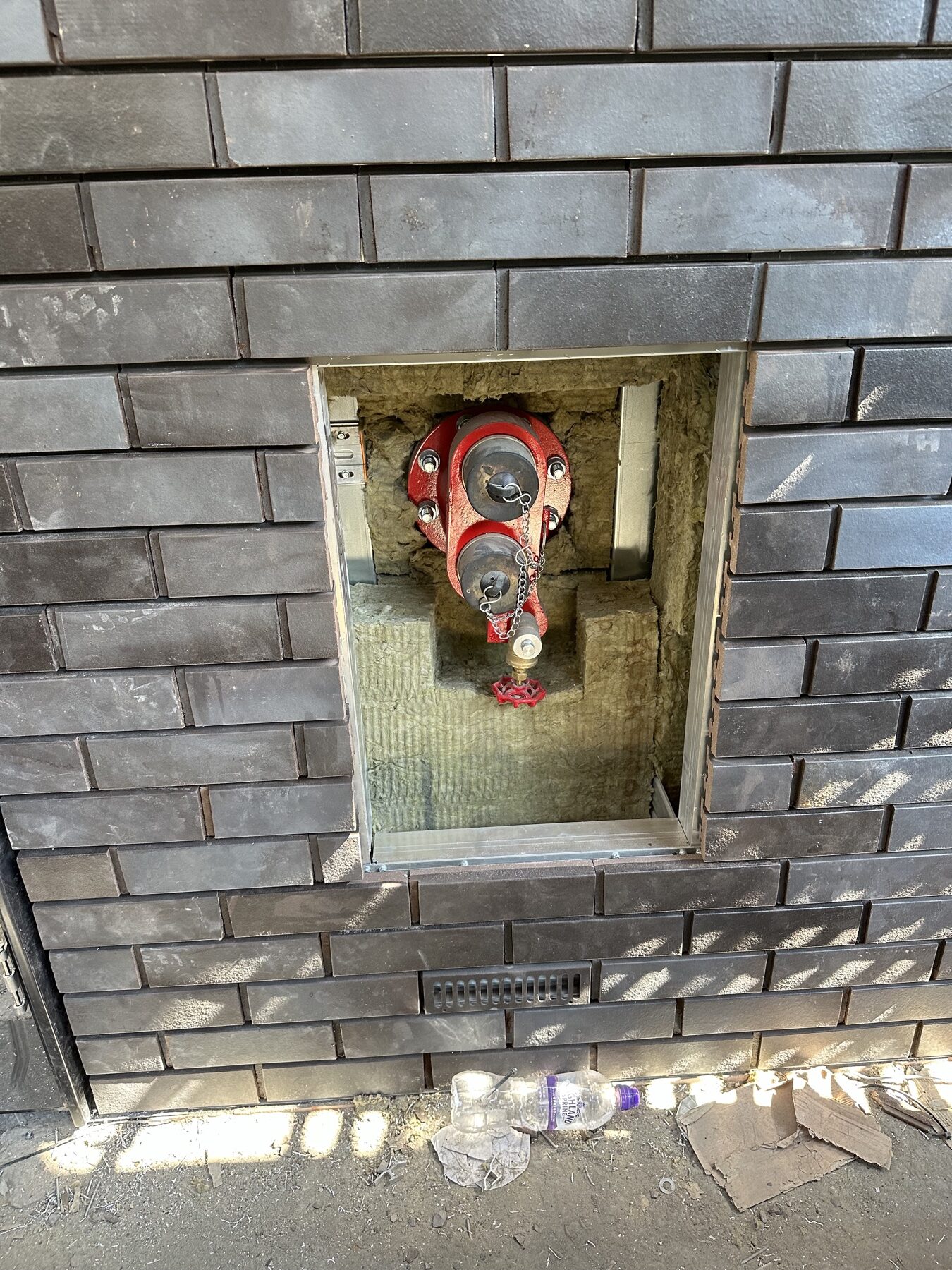 Cardiff CF10 brick slip alignment and joint detail recorded for QA reference