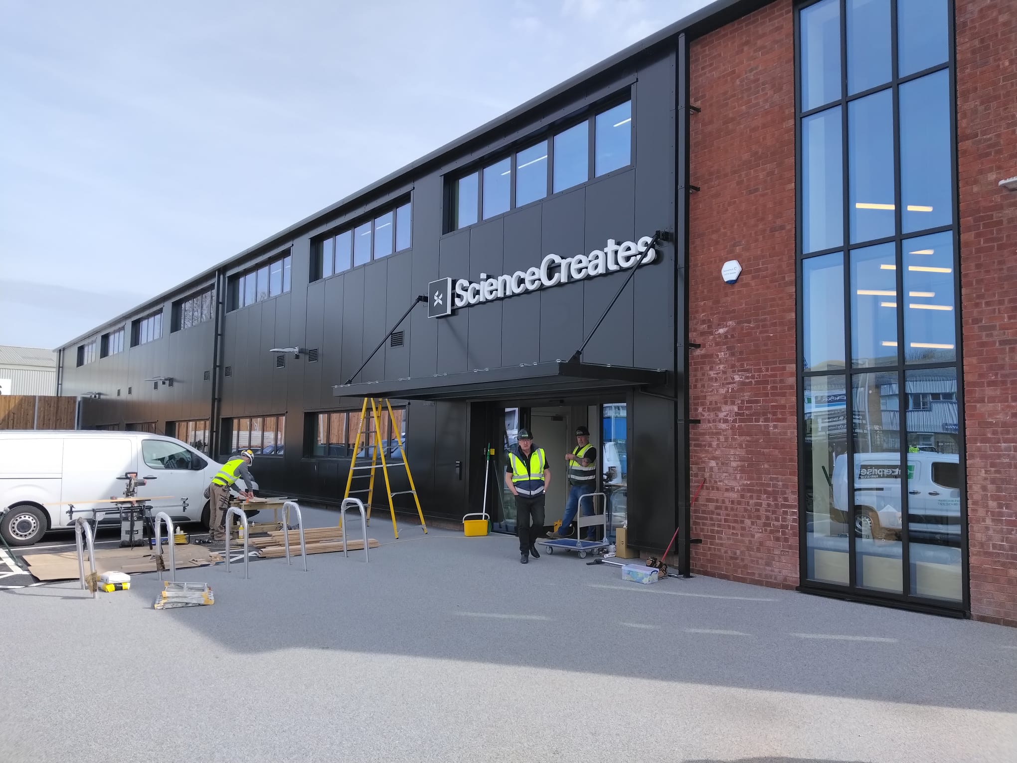 Kingspan panel installation and interface works at ScienceCreates OMX, Bristol.